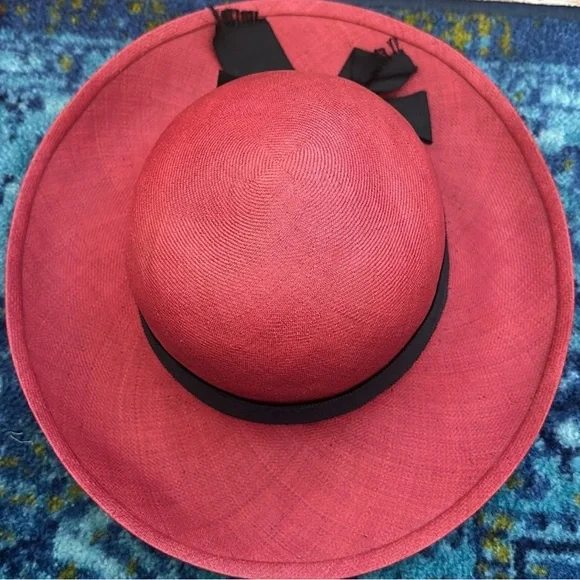 Chanel Elegant Red Women's Hat with Black Bow - Picture 2 of 5